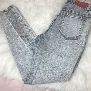 Gino's Vintage Mom Jeans with pastel Lace Down leg